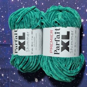 RARE! 2 Brand New Skeins Premier Parfait XL Shimmer Yarn EMERALD GREEN SPARKLY